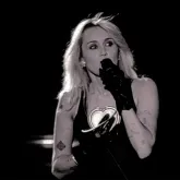 Miley Cyrus revela sinal sobrenatural de Dolly Parton em show
