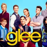 Glee volta oficialmente: Disney+ e Hulu fecham reboot com roteiro pronto de Ryan Murphy