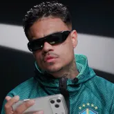 MC Cabelinho acusa Fl�vio Bolsonaro de fraude e Instagram apaga v�deo em 1 hora