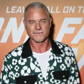 Atriz Eric Dane revelou que ignorou dor nos dedos antes de morrer de doen�a rara