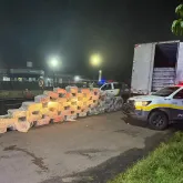 Pol�cia prende 42 anos por 1,8 tonelada de maconha em caminh�o de �gua
