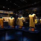 �ltima chance: veja as camisas de Pel�, Ronaldo e Vini Jr. no Museu do Futebol