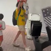 Mulher � investigada por fazer gesto nazista ao votar no Rio de Janeiro