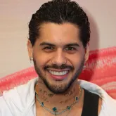 Z� Felipe abandona pol�tica: 'N�o entendo, quero cantar para todos'