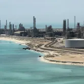 Rebeldes houthistas atacam refinaria de petr�leo da Ar�bia Saudita com m�ssil bal�stico