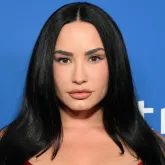 Demi Lovato revela internamento ap�s rea��o al�rgica a maracuj� ou sushi