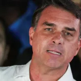 Fl�vio Bolsonaro culpa intelig�ncia artificial por cham�-lo de presidente eleito no Brasil