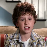 Nolan Gould, famoso por Modern Family, completa 28 anos e revela novidades: mora com colega de elenco e namora cantora