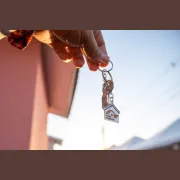 657029