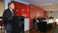 Ministro Andr� Mendon�a toma posse na Academia de Letras com homenagem de Ives Gandra