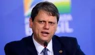 Tarc�sio defende respeito �s urnas e critica postura de Fl�vio Bolsonaro ap�s derrota