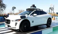 Waymo para carros-rob�s em cinco cidades dos EUA ap�s ve�culos entrarem em ruas alagadas