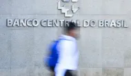 Juros para fam�lias continuam altos e chegam a 64% ao ano, diz Banco Central