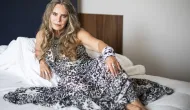 Bruna Lombardi completa 75 anos com novo livro e beleza que encanta gera��es