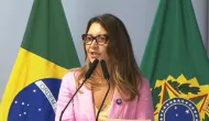 Janja homenageia Marisa, ex-esposa de Lula, durante lan�amento da campanha