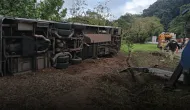 �nibus tomba em Petr�polis e mata 8 pessoas