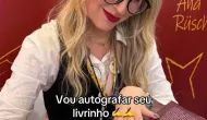 Autora de fantasia viraliza na Bienal e vira fen�meno entre jovens sem usar temas sexuais