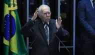 Ex-presidente Jos� Sarney, de 96 anos, � internado em UTI ap�s cirurgia na barriga