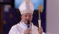 Vice-presidente e l�deres pol�ticos ouvem apelo de paz do bispo em Aparecida