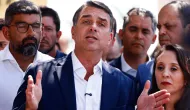 Fl�vio Bolsonaro muda de opini�o a 12 dias da elei��o e apoia fim da escala 6x1