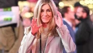 Jennifer Aniston e sua nova tend�ncia de cal�a jeans neutra: o que voc� precisa saber