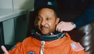 Ex-astro da NASA alerta: Aliens existem e guerra no espa�o � poss�vel