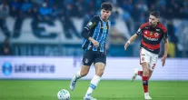 Flamengo vence o Gr�mio fora de casa e segue firme no Brasileir�o