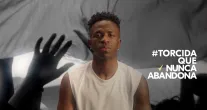 Rexona lan�a manifesto com Vini Jr. para convocar a torcida que nunca abandona