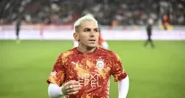 Jogador de futebol � agredido por f� obcecado pela namorada