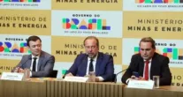 Governo cria ajuda de at� R$ 0,89 para segurar o pre�o da gasolina
