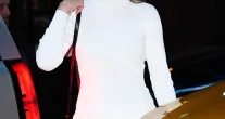 Taylor Swift usa vestido branco curto de quase 400 d�lares em jantar com amigos