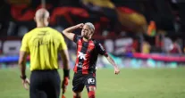 Vit�ria vence Fortaleza e � campe�o da Copa do Nordeste depois de 16 anos