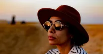 Como escolher �culos de sol com prote��o real para evitar queimaduras na c�rnea