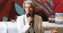 Carmen Lucia diz que a democracia est� nas m�os do povo, n�o nos pal�cios