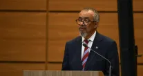 Chefe da OMS diz que risco de ebola se espalhar pelo mundo � baixo