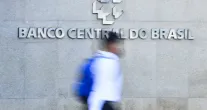 Juros para fam�lias continuam altos e chegam a 64% ao ano, diz Banco Central