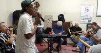 Grupo musical de pacientes psiqui�tricos lan�a novo �lbum ap�s 25 anos