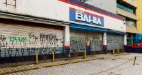 Justi�a manda Casas Bahia recontratar funcion�rios: entenda o caso