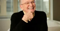 Morre o estilista lend�rio Bob Mackie, criador das fantasias de Cher e Elton John