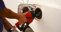 Governo prorroga subs�dio de R$ 2,12 por litro de diesel por mais 30 dias