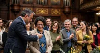 Governo de SP premia 1.000 professores: 43 de Ara�atuba ganham medalhas