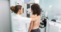 5 H�bitos do Dia a Dia que Podem Aumentar ou Diminuir o Risco de C�ncer de Mama