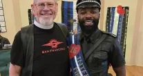 Pastor de igreja gay usa couro e fetiche em culto que dividiu opini�es nos EUA