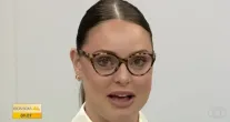 Apresentadora do Bom Dia Macei� chora no ar ao avisar que ficar� afastada da TV para tratamento de sa�de