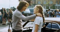 Julia Stiles chora ao ensaiar dan�a em homenagem a Heath Ledger
