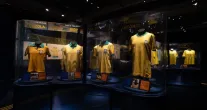 �ltima chance: veja as camisas de Pel�, Ronaldo e Vini Jr. no Museu do Futebol