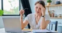 Ficar sentado, dormir pouco e pular o caf� da manh� podem aumentar seu colesterol