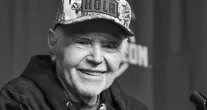Morre ator que viveu Chekov em Star Trek: conhe�a a hist�ria por tr�s do personagem