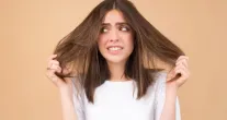 Calor e umidade causam frizz no cabelo? Saiba como evitar com dicas simples