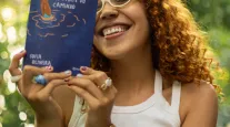 Em novo livro, Sofia Oliveira conduz � um mergulho dentro de si e da sua pr�pria jornada